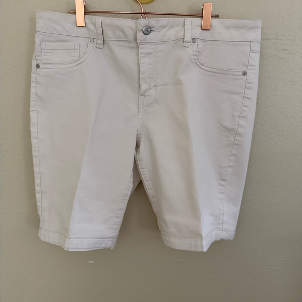 D Jeans Women's Pale Pink Bermuda Shorts